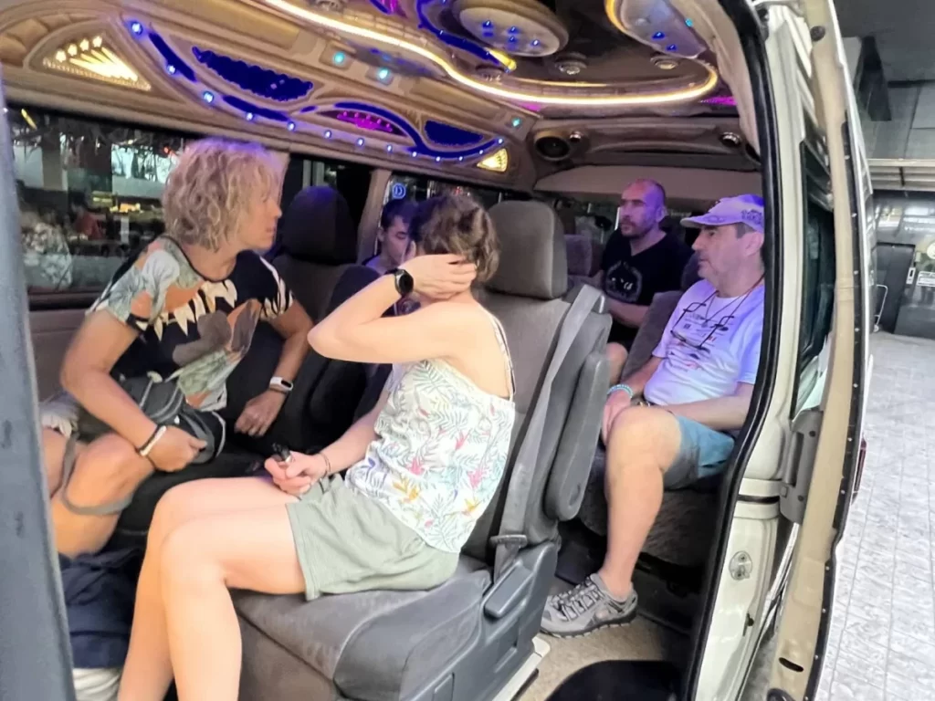 เช่ารถตู้พร้อมคนขับปากเกร็ด