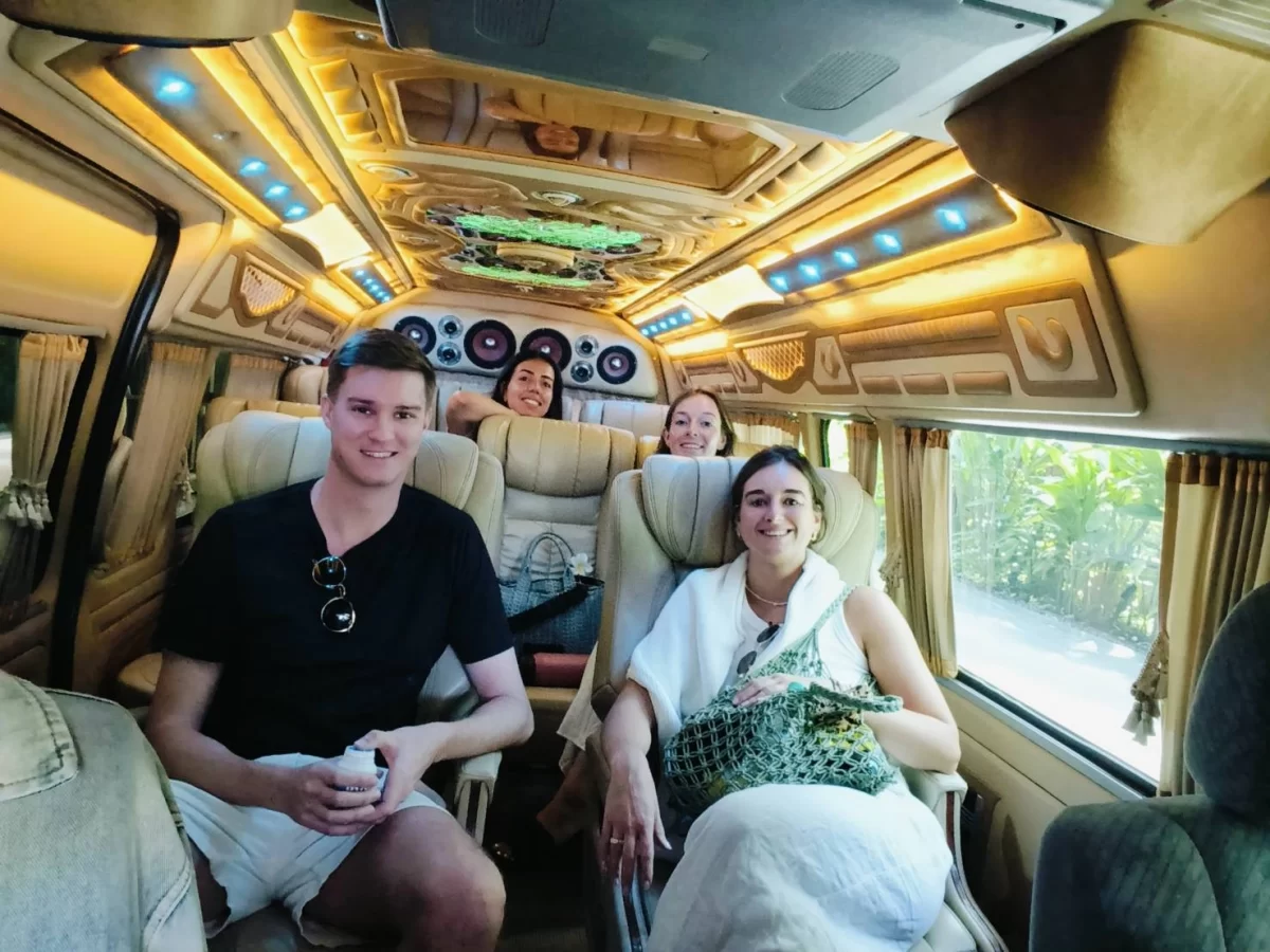 เช่ารถตู้พร้อมคนขับจตุจักร