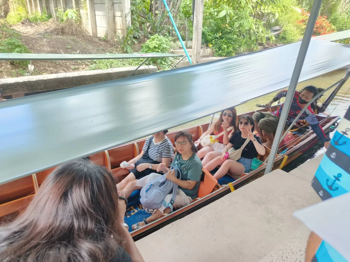 เช่ารถตู้พร้อมคนขับอนุสาวรีย์ชัยสมรภูมิ