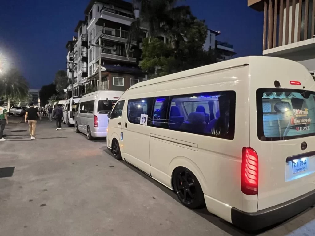 เช่ารถตู้พร้อมคนขับแคราย